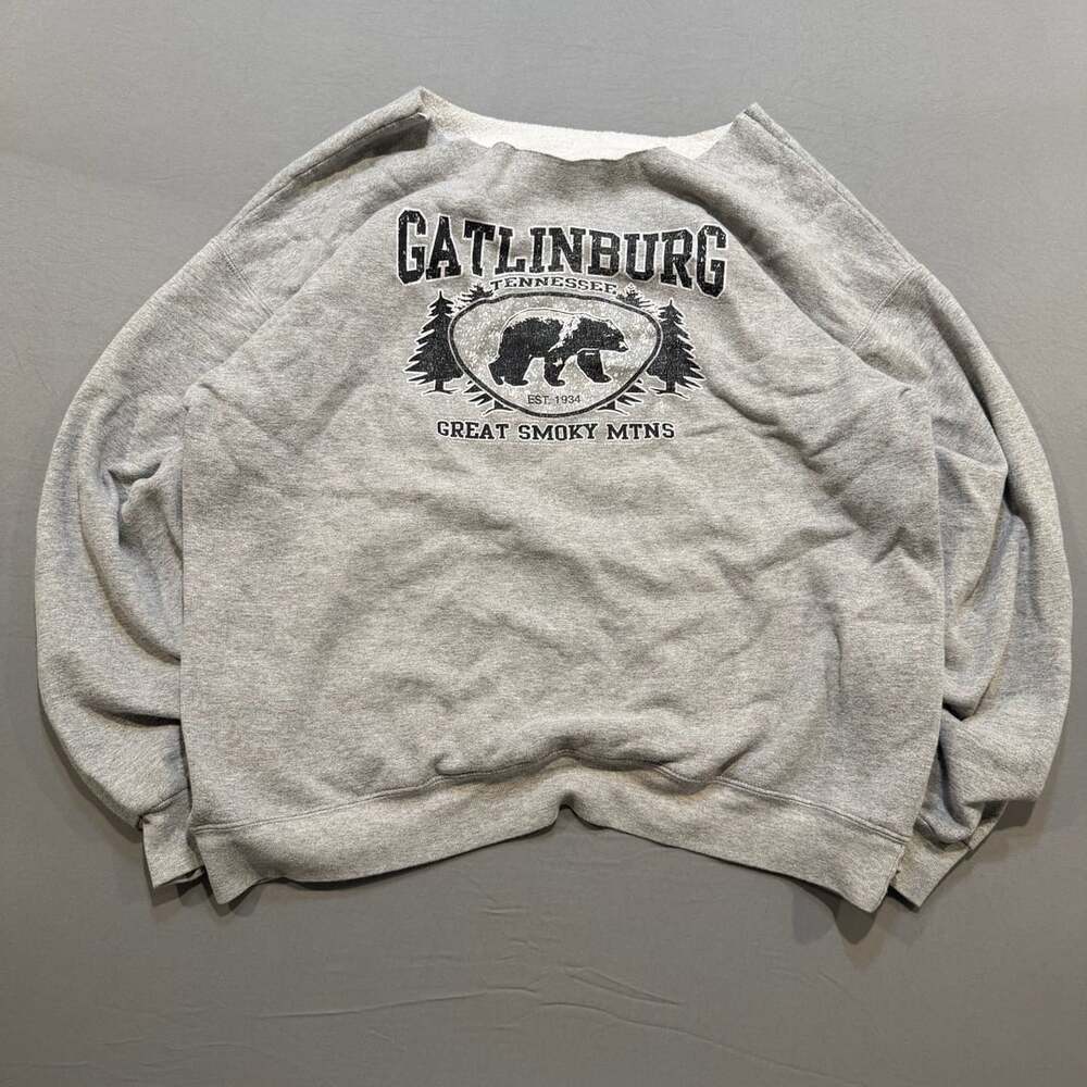 Vintage Gatlinburg Tennessee Great Smoky Mountains Bear Crewneck Sweatshirt Gray